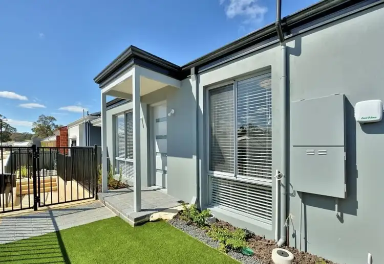 Second view of Homely house listing, 10 Clarendon Circuit, Lakelands WA 6180