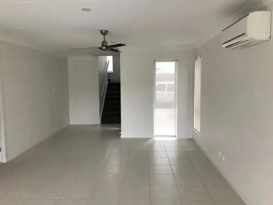 2/9 Daniels Lane, Yarrabilba QLD 4207