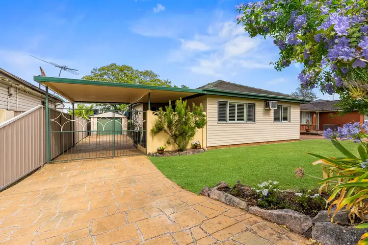 50 Iris Street