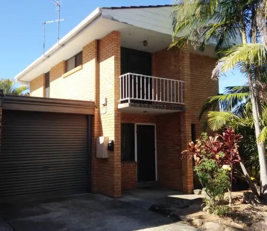 2/61 Park Beach Road