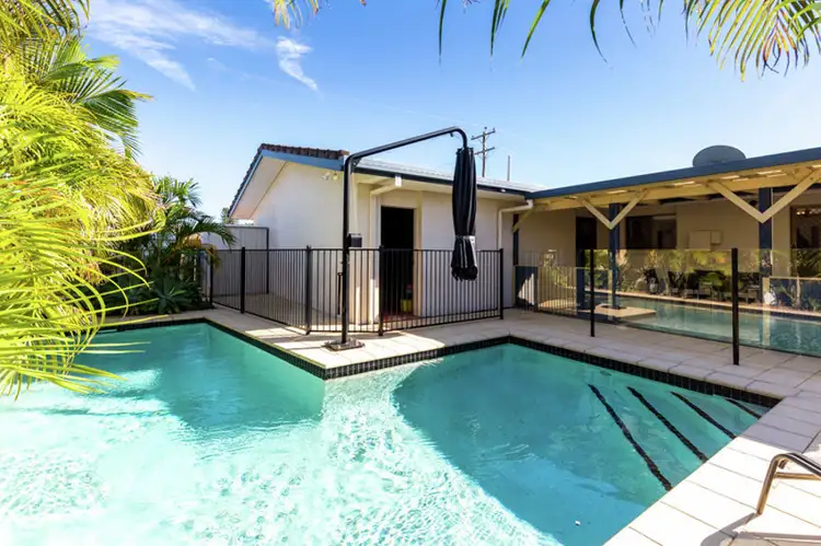 36 South Street, Urangan QLD 4655