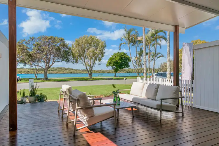 1/6 Keith Compton Drive
