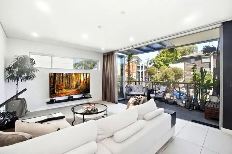 14/4-8 Hugh Ave