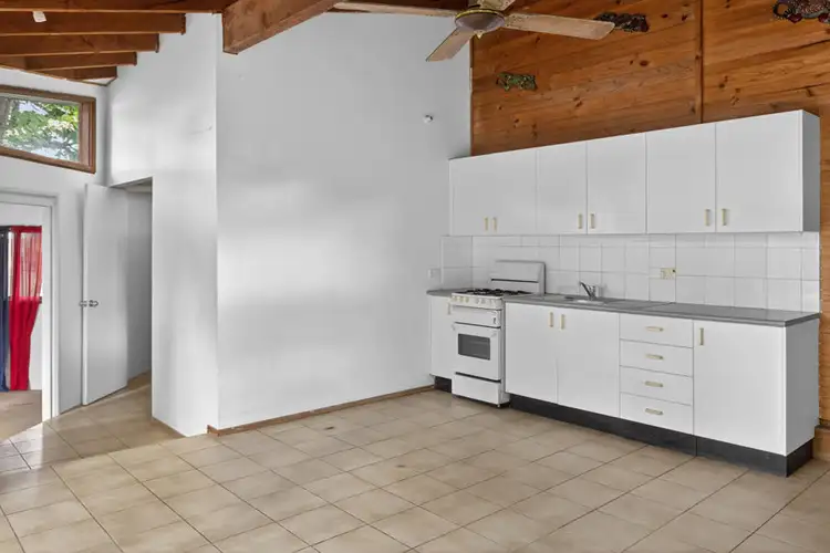 2/3 Croxon Cres