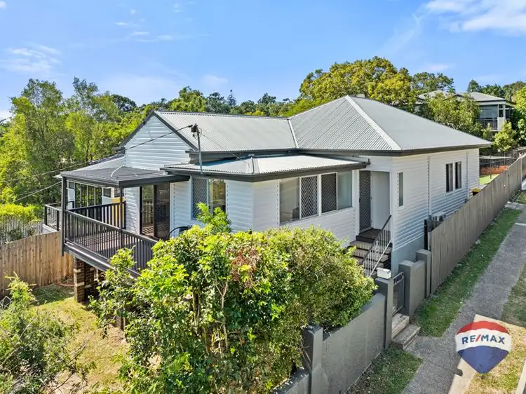2 Dudley Street