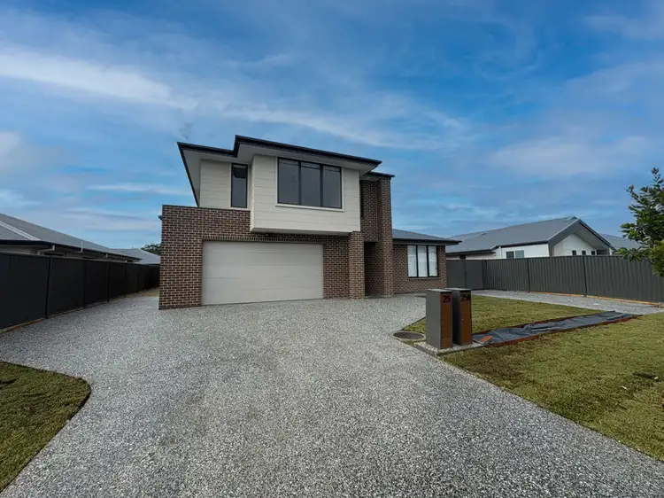 25 Grouper Crescent