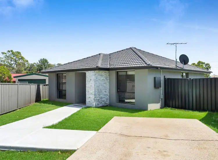 15B Lorenzo Crescent