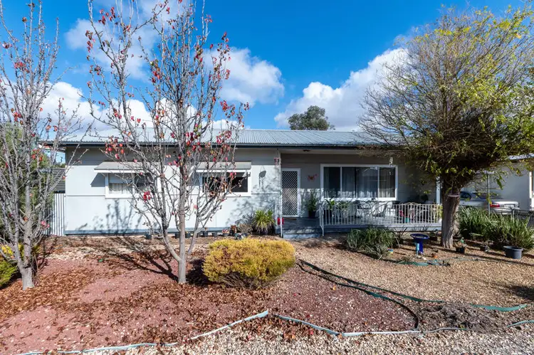 15 Peart Crescent
