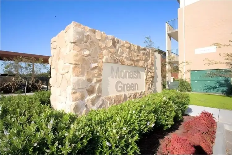 19/2 Monash Green Drive