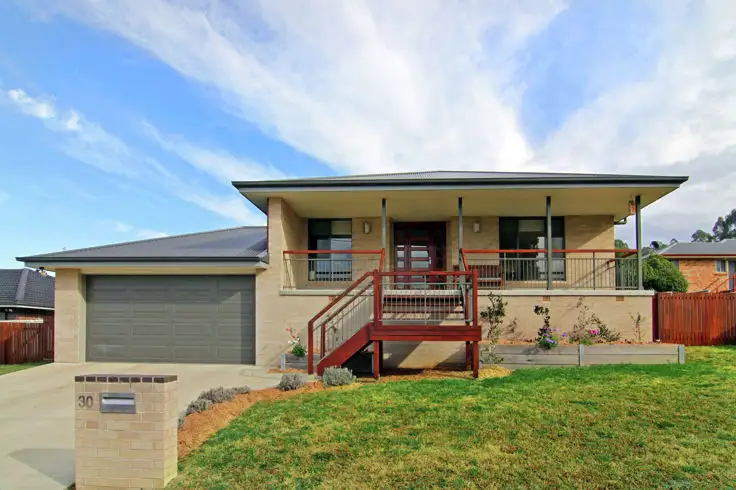 30 Arundel Drive, Armidale NSW 2350