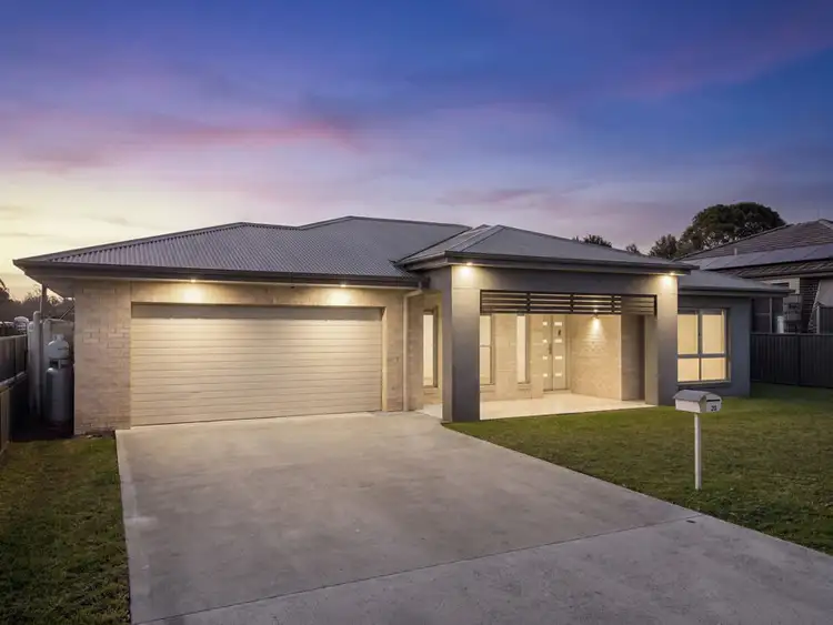 28 Lloyd Street