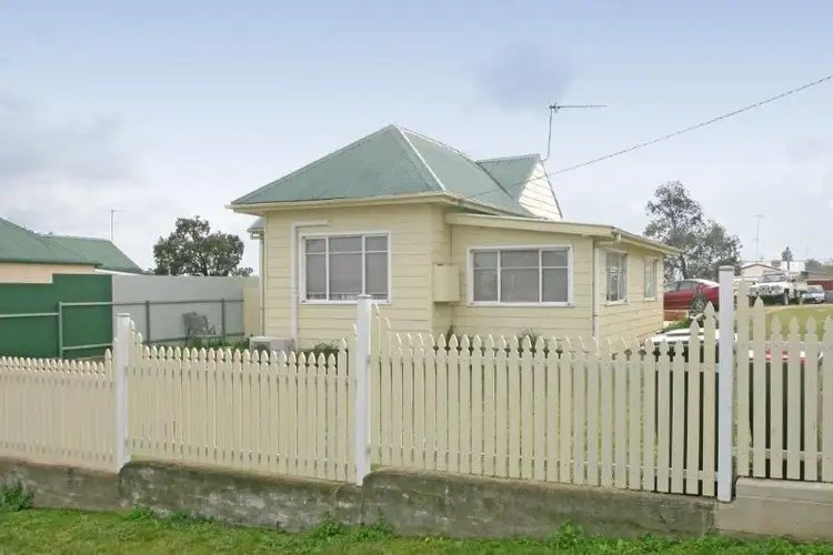 32 Crown St, Junee NSW 2663