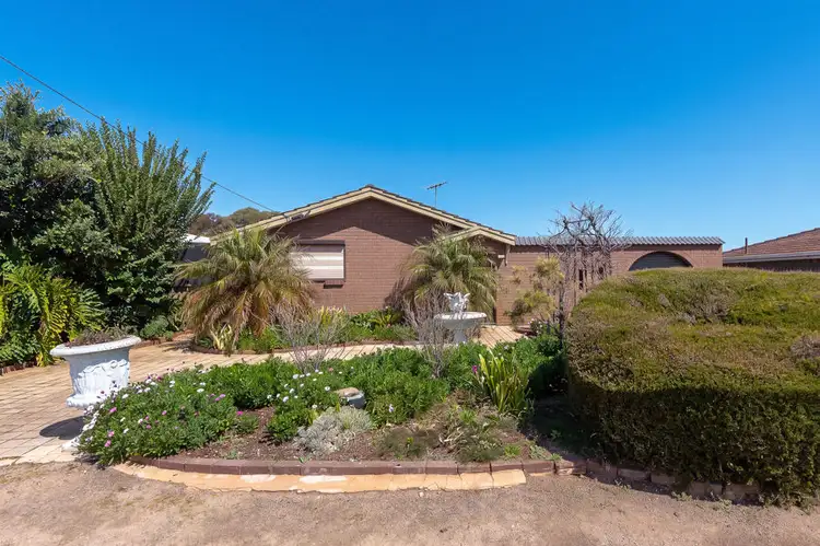 14 Garden Crescent