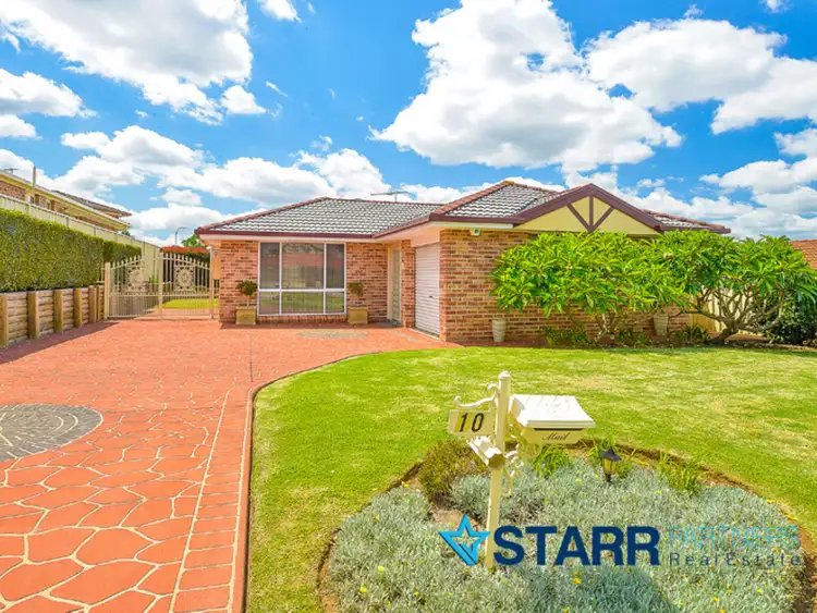 10 Baynton Place, St Helens Park NSW 2560