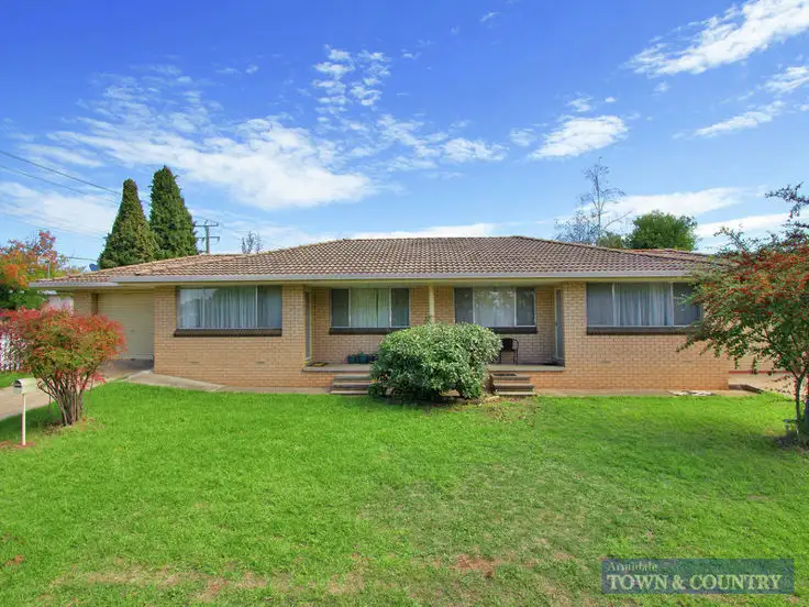 2/2 Kenalmac Avenue, Armidale NSW 2350