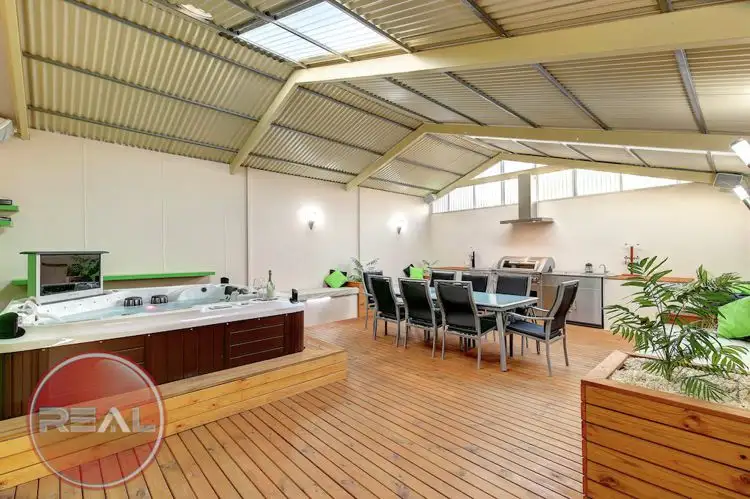 6 Coorara Court, Craigmore SA 5114