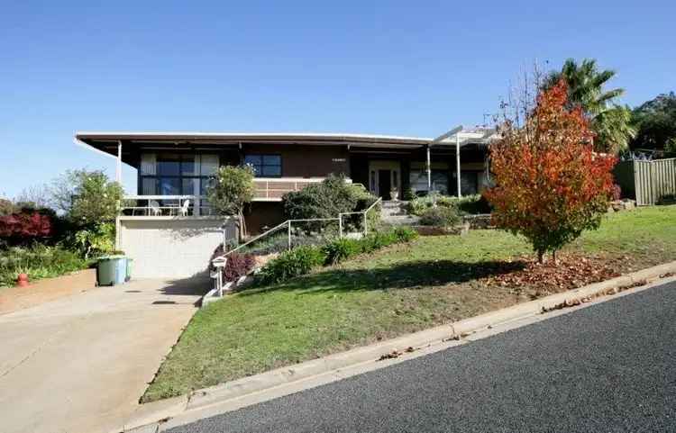 32 Wilks Avenue, Kooringal NSW 2650