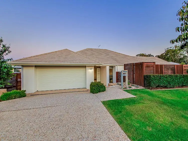 4 Thomson Place, Wakerley QLD 4154