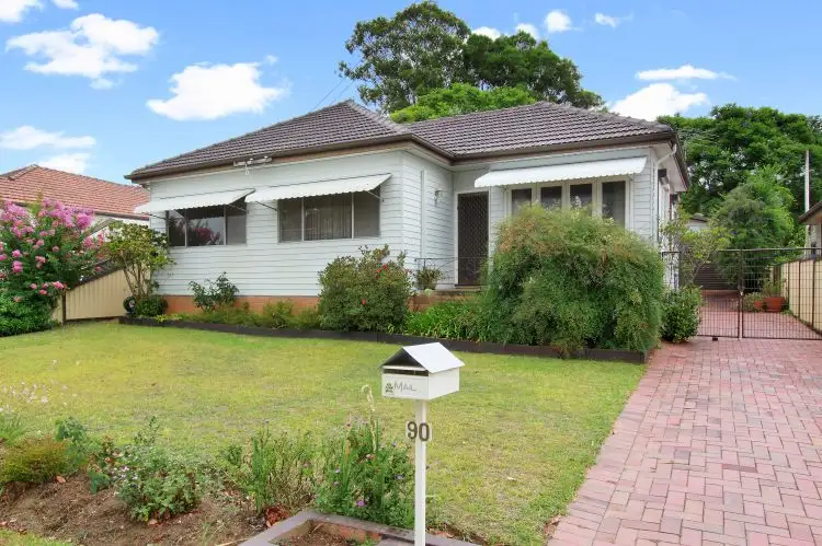 90 Targo Road, Girraween NSW 2145