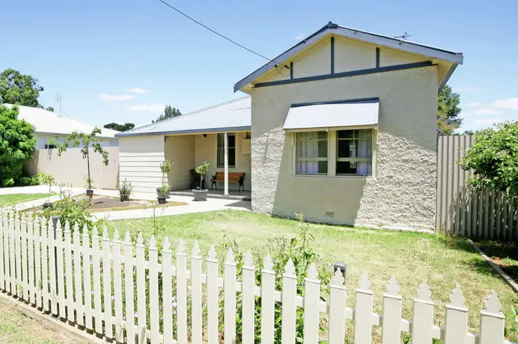60 Regent Street, Junee NSW 2663