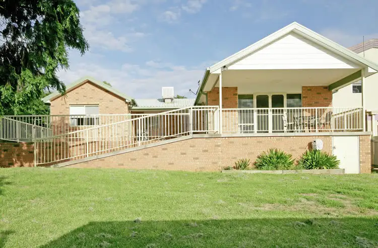 63 Commins Street, Junee NSW 2663