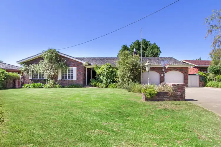 8 Orford Place, Lake Albert NSW 2650
