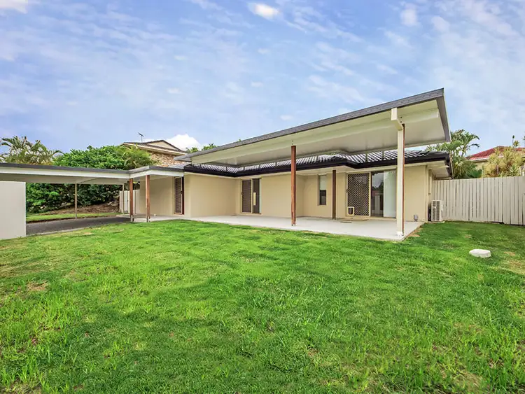 6 Camelot Cres, Middle Park QLD 4074