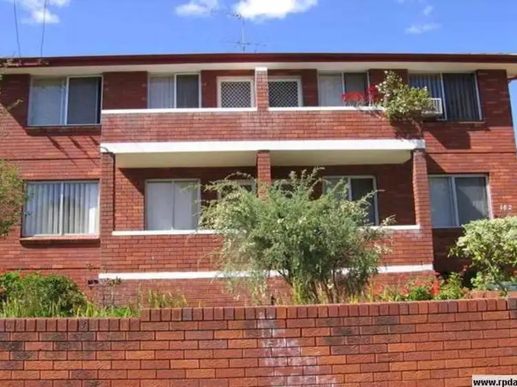 5/182 Lindesay Street, Campbelltown NSW 2560