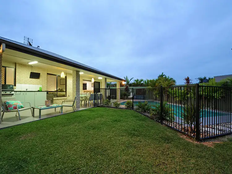 9 Hillview Crescent, Little Mountain QLD 4551