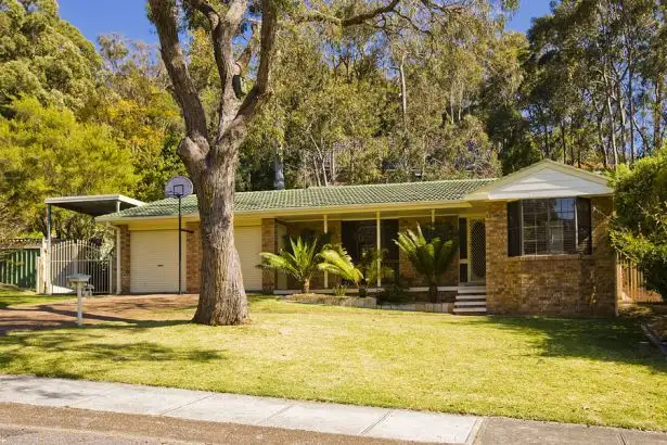 4 Saxonvale Close, Eleebana NSW 2282