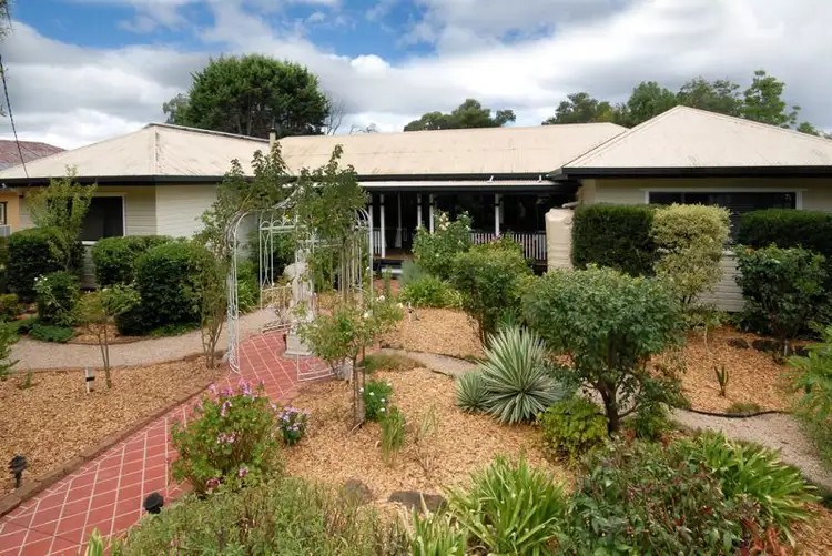 16 Newmarket Street, Newtown QLD 4350