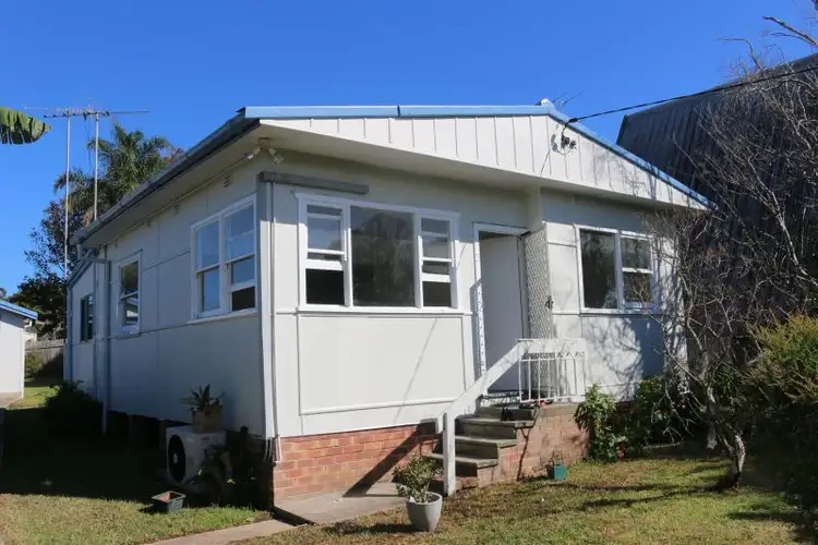 2 Vena Avenue, Gorokan NSW 2263