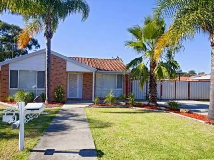 9 Fortinbras Close, Rosemeadow NSW 2560