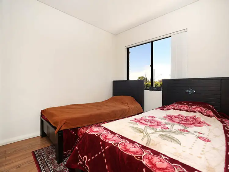 Third view of Homely apartment listing, 6/5A Fairlight Avenue, Fairfield NSW 2165
