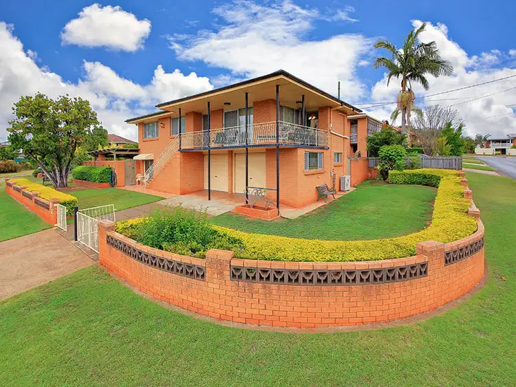 18 Attey Street (aka 1 Roanoak St), Manly West QLD 4179