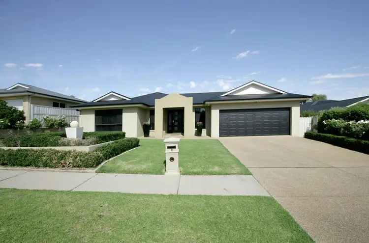 8 Brownlow Drive, Bourkelands NSW 2650