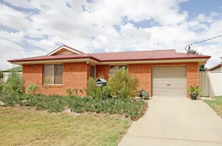 28 Ducker St, Junee NSW 2663