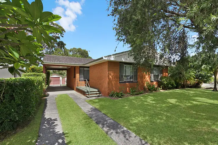 6 Robson Avenue, Gorokan NSW 2263