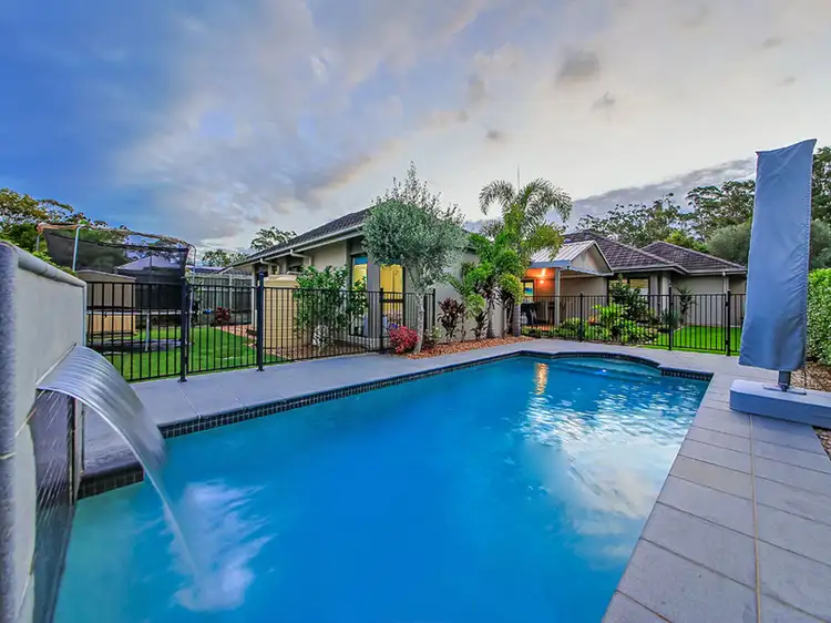 6 Barrington Crescent, Wakerley QLD 4154