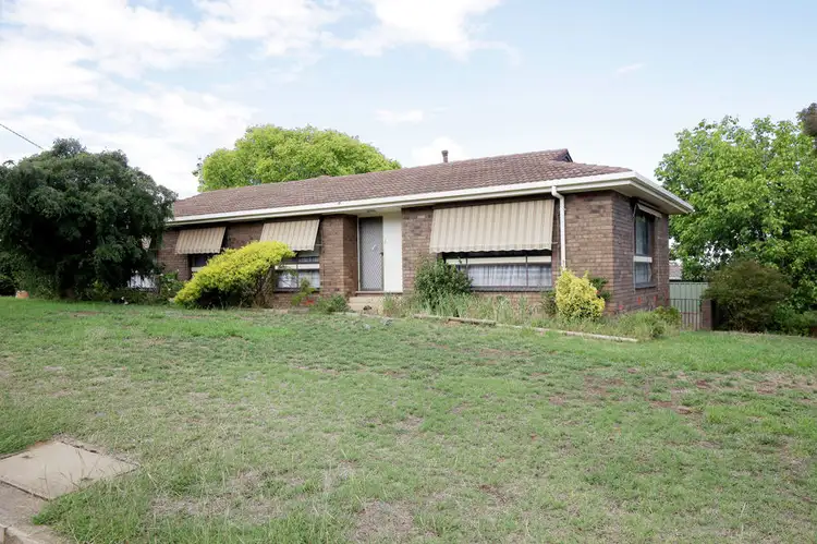 30 Merinda Crescent, Kooringal NSW 2650