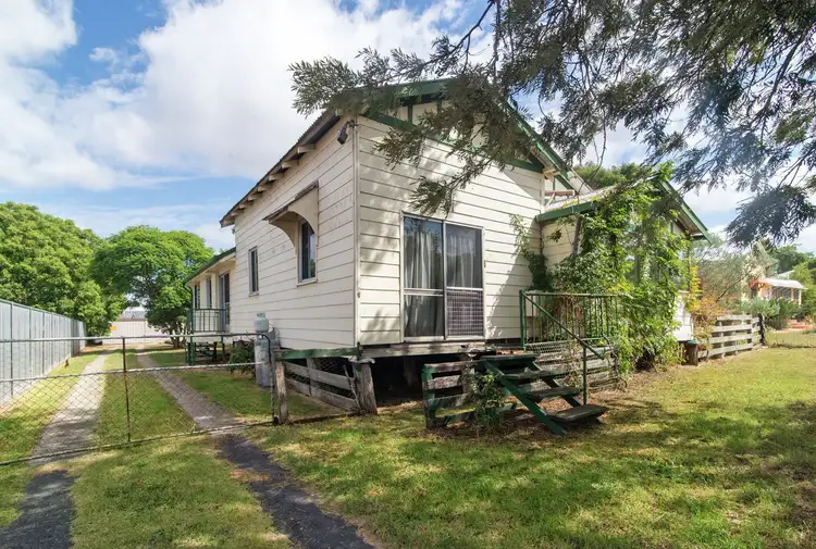 81 Mocatta Street, Goombungee QLD 4354