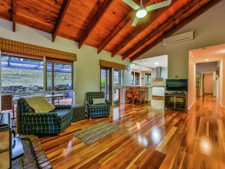 2 Barley Court, Meringandan West QLD 4352