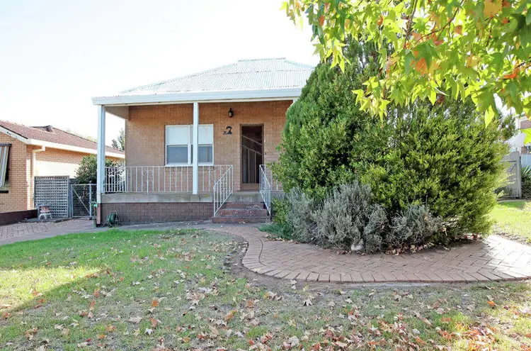 14 Cross St, Junee NSW 2663