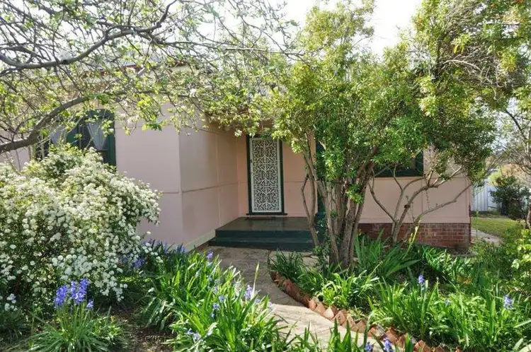 15 Anzac Avenue, Junee NSW 2663