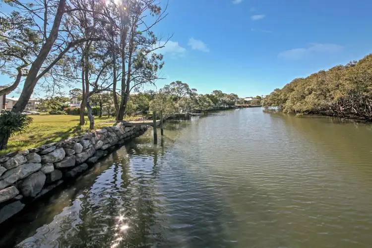 17 Central Avenue, Deagon QLD 4017