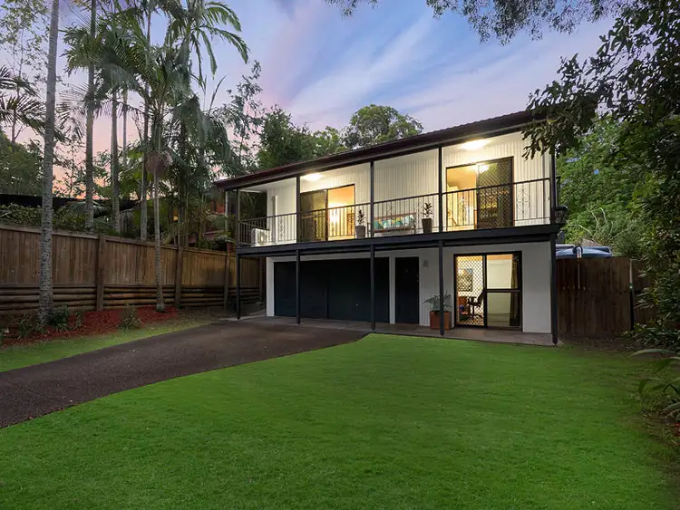 15 Halimah Street, Chapel Hill QLD 4069