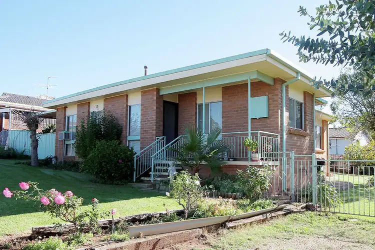 9 Arnold St, Junee NSW 2663