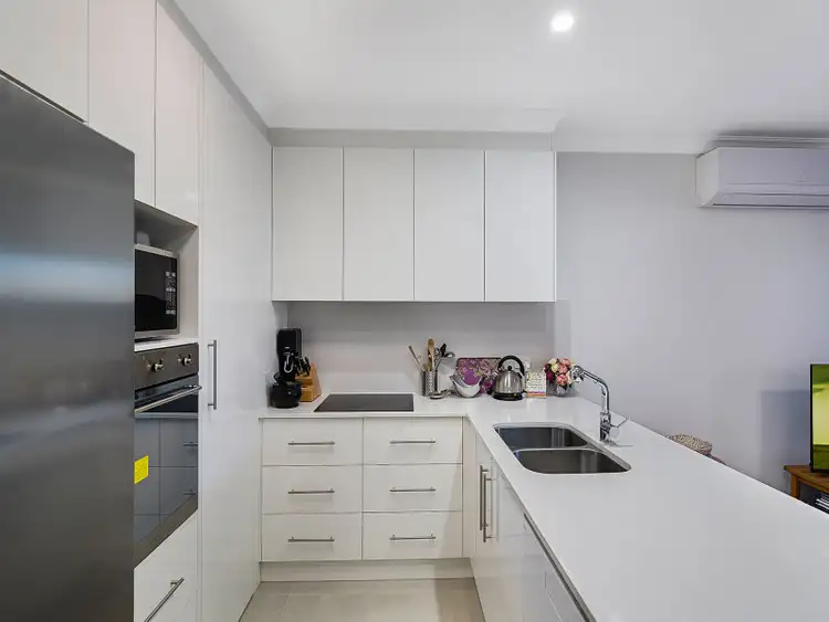 Main view of Homely unit listing, 2/9 Cranley Street, South Toowoomba QLD 4350