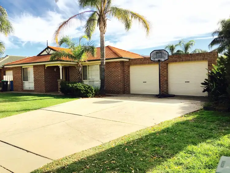 19 Kaldari Crescent, Glenfield Park NSW 2650