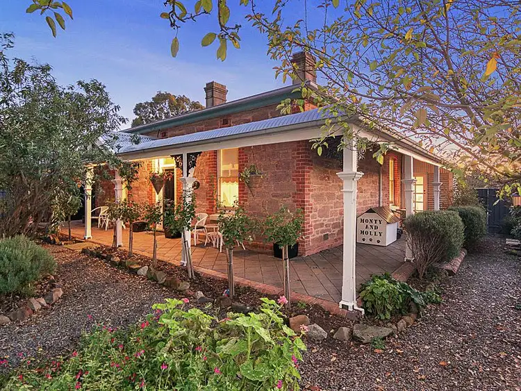 16 Victoria Road, Mount Barker SA 5251